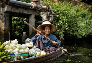 Bangkok by Night: Temples, Markets and Tuk-Tuk Tour